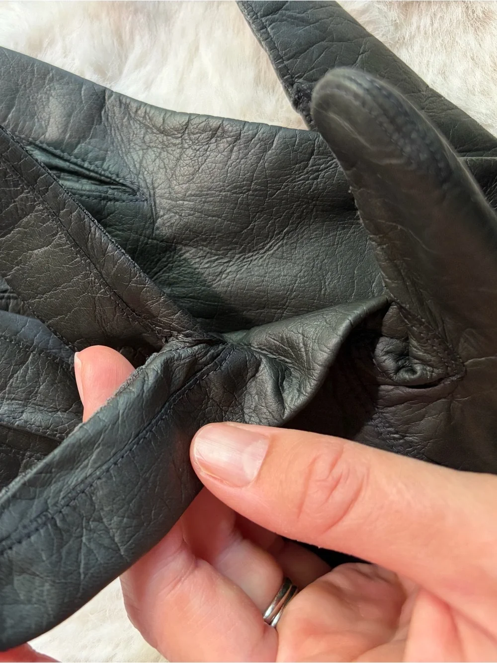 100% Kid Leather & Silk Dark Grey Gloves- Carson Pirie Scott Made in Italy